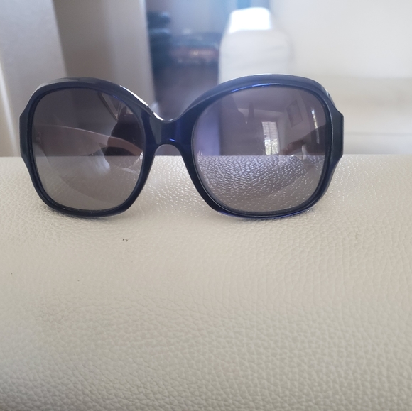 Burberry sun glasses and case used stunning main image 11